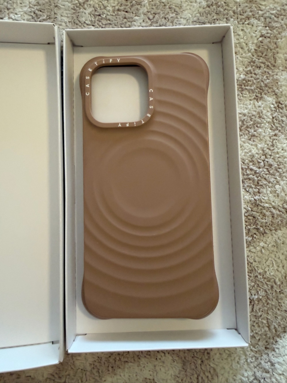 Casetify ripple iPhone 16 pro max latte case - like new!!